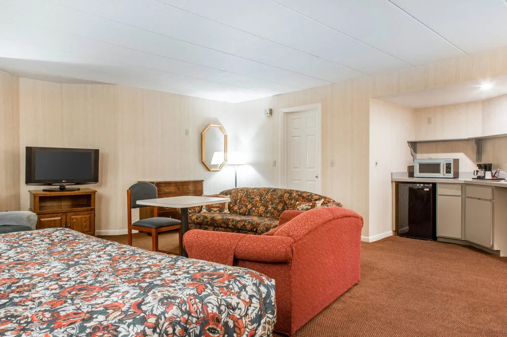 Econo Lodge Inn & Suites Groton