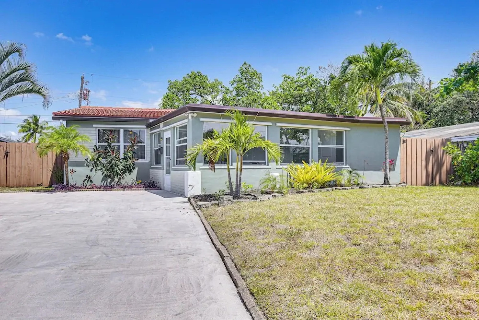 Ft Lauderdale Getaway w/ Yard ~ 4 Mi to Beach!