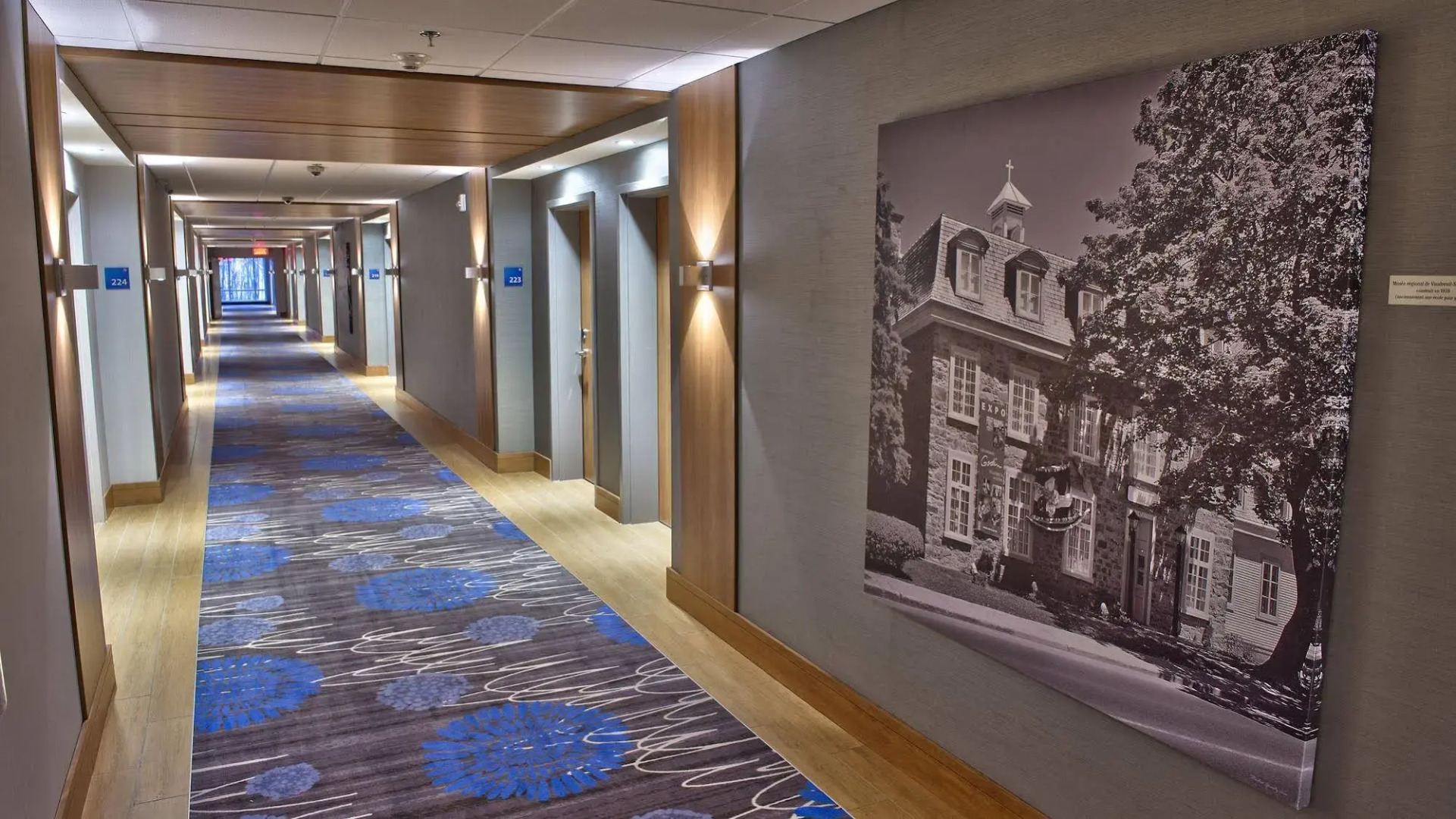 Holiday Inn Express & Suites Vaudreuil by IHG
