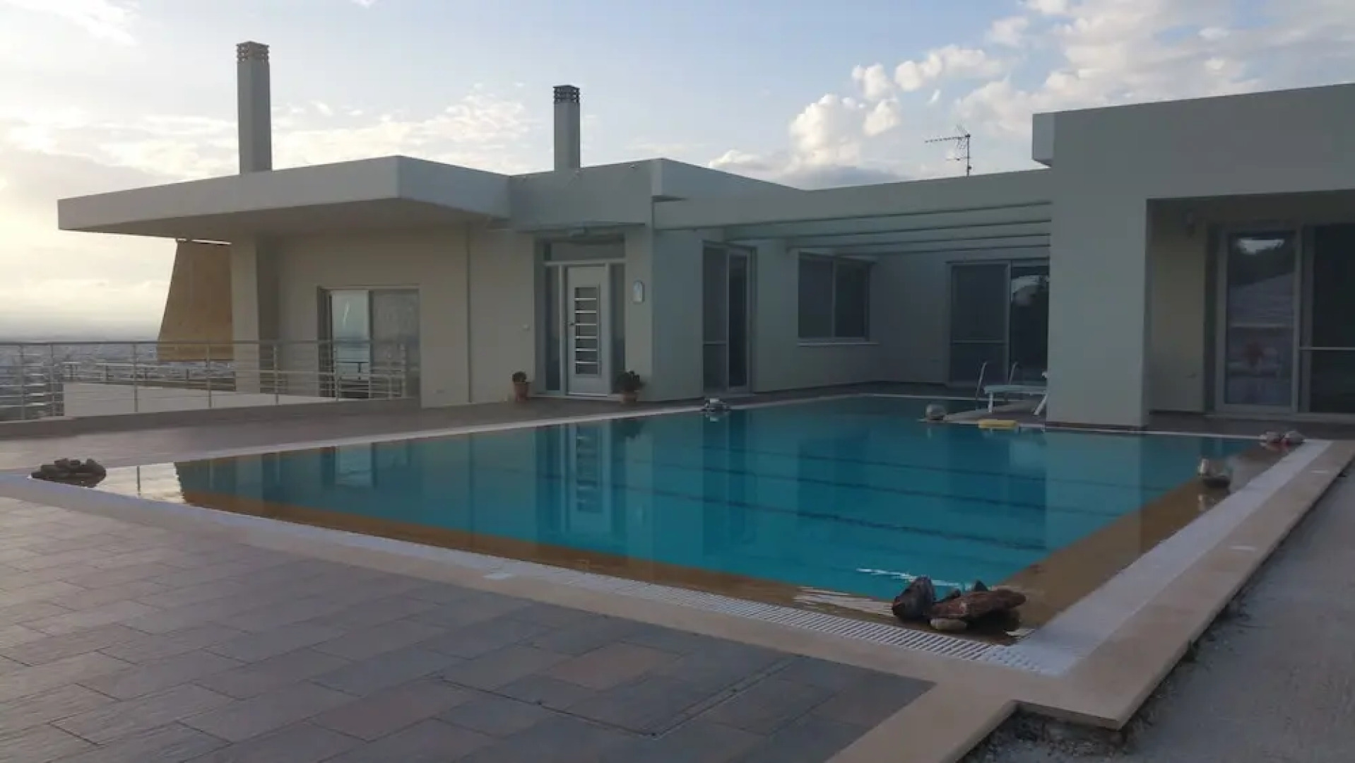 Aelia Luxurious Villa With Pool