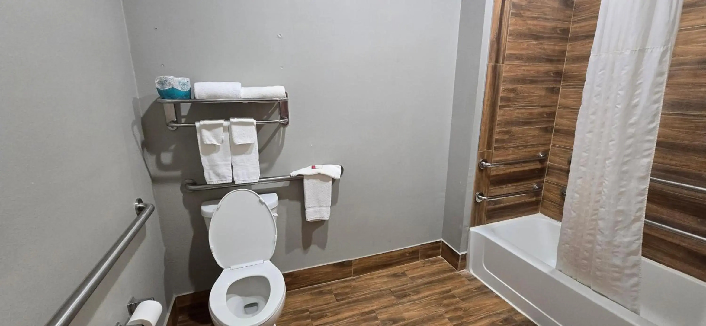 Super 8 by Wyndham Carrizo Springs