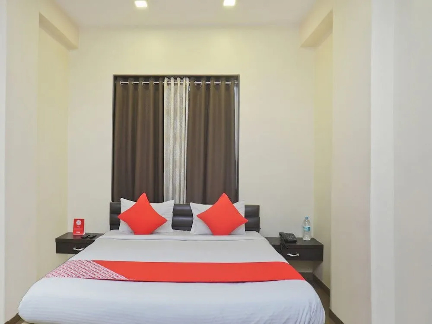 OYO 23524 Shades Of Royal