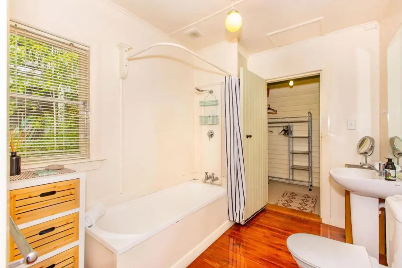 Waterfront Bach - Raglan Bach