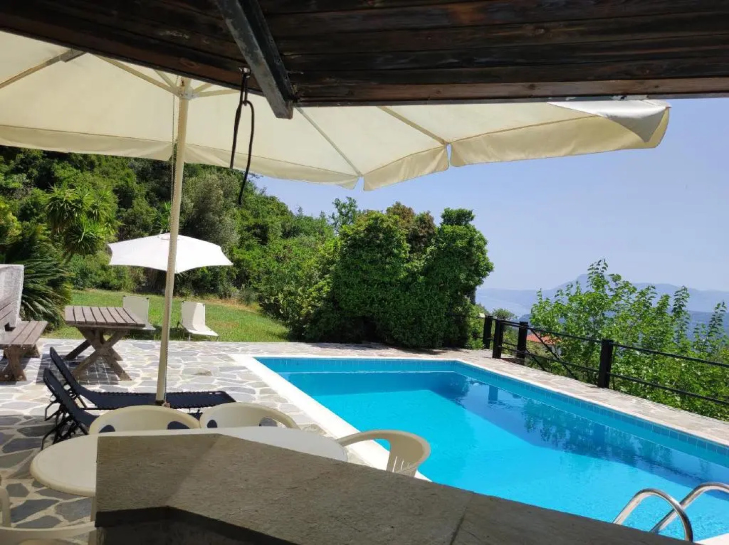 Villa VERA - private villa for 8 guests with pool