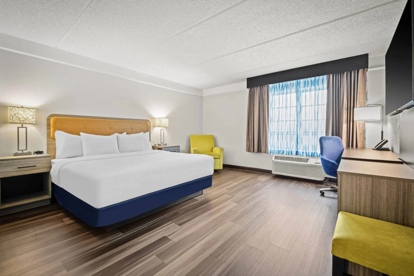 La Quinta Inn & Suites by Wyndham Miami Airport West
