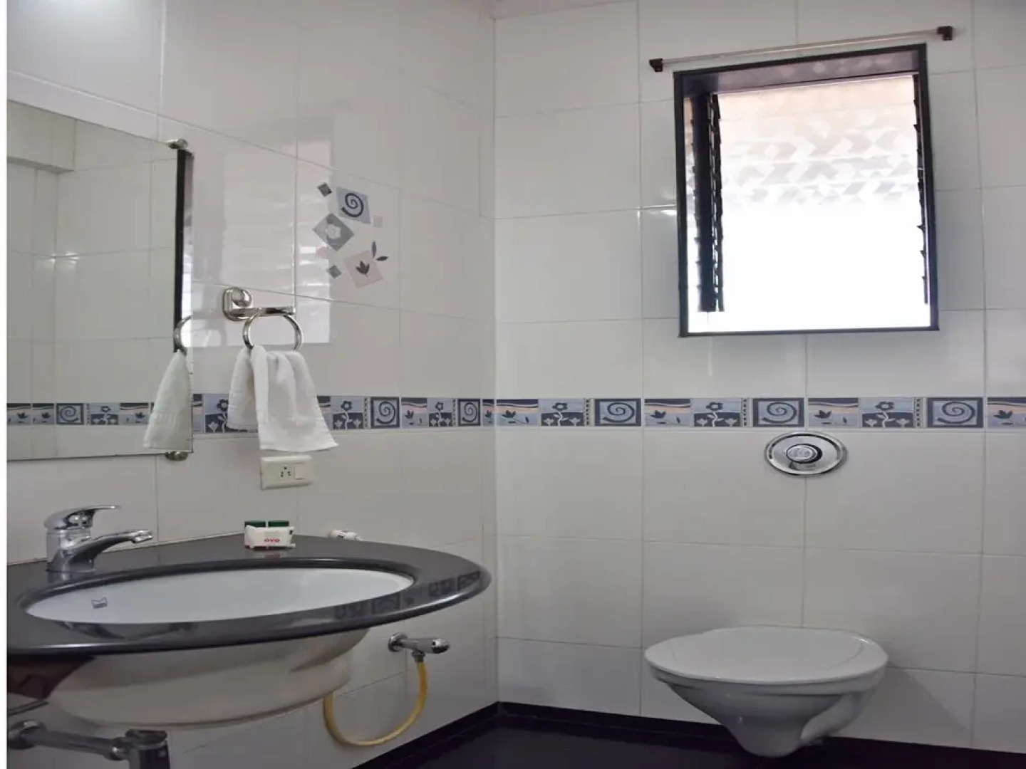 OYO 10765 Hotel Tanish