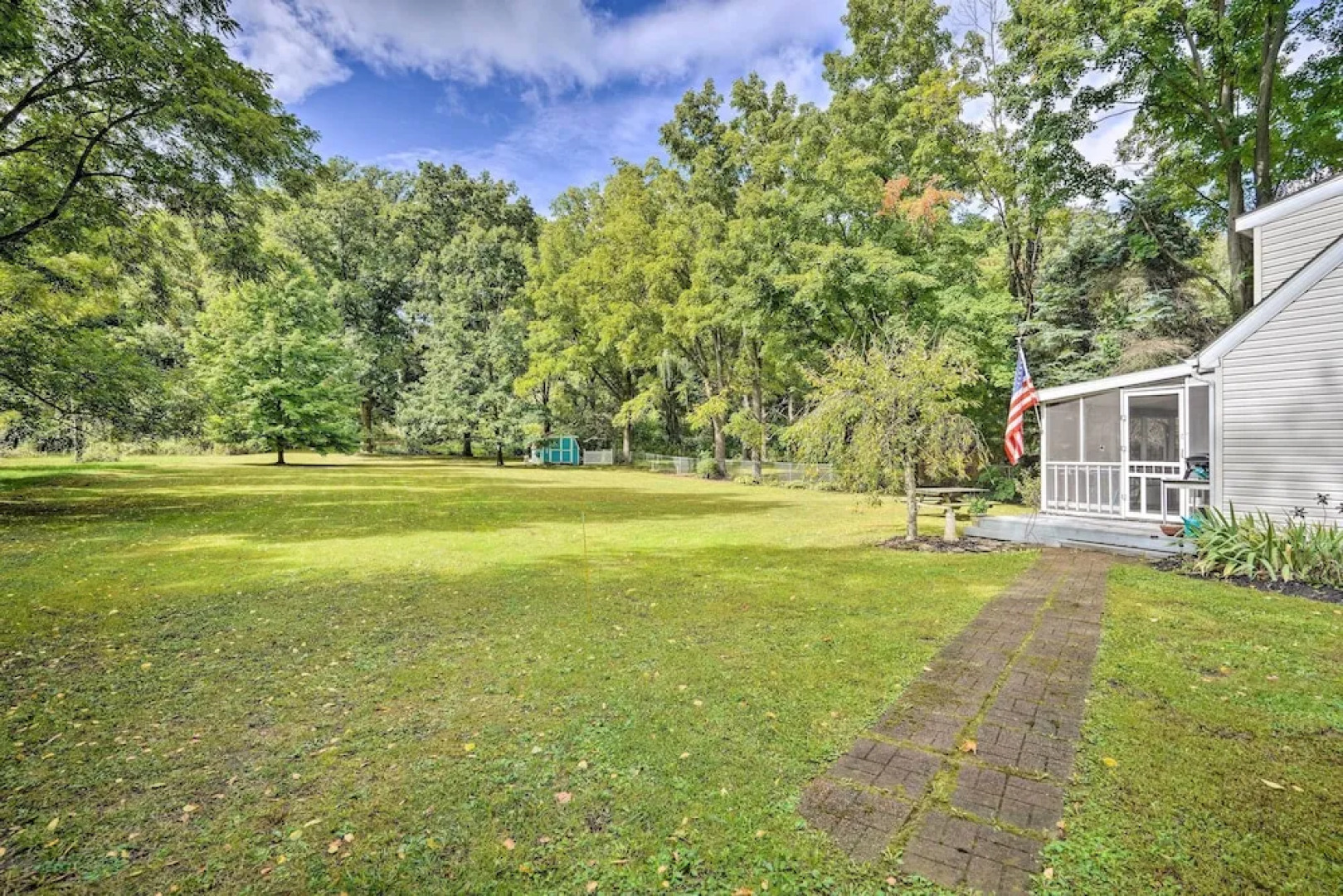 Darling Cottage ~ 1 Mi to Lake Erie Beach!