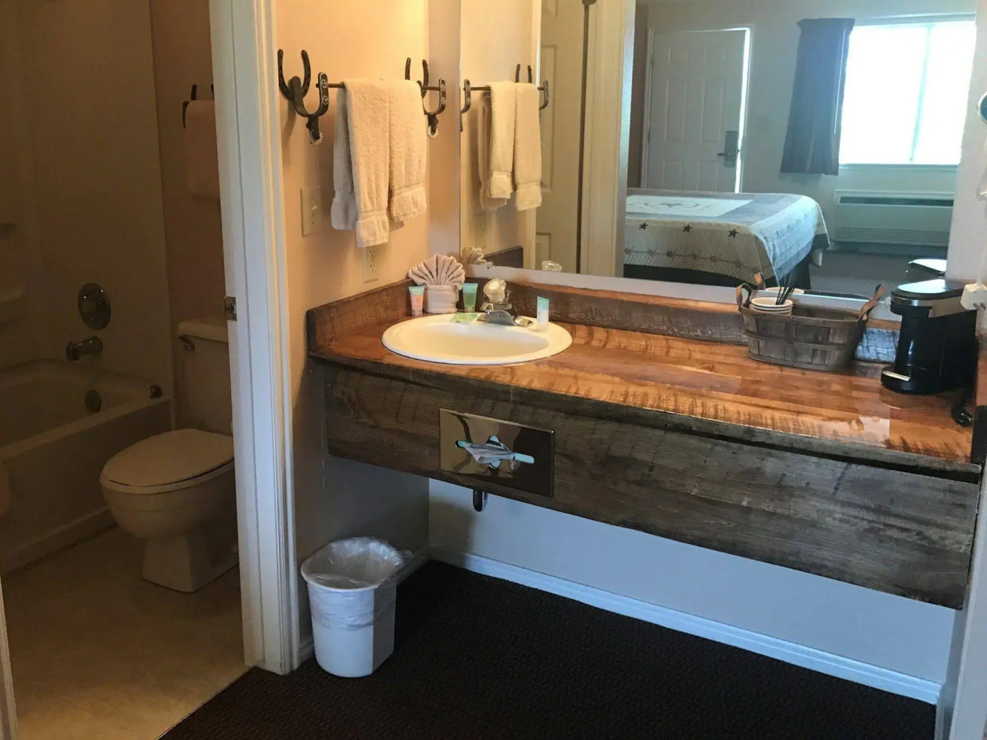 Broken Spur Inn & Steakhouse