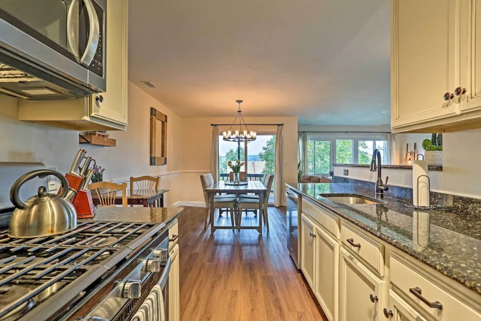 Vernon Condo w/ Deck, Near Appalachian Trail!