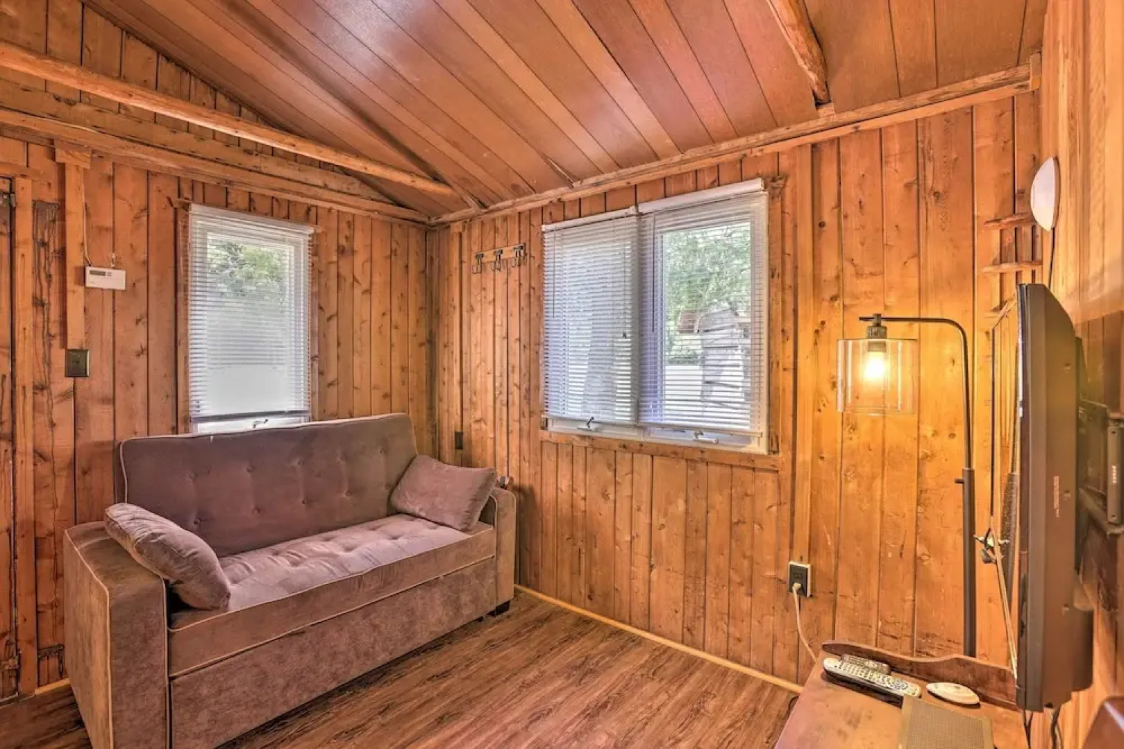 Charming Suttons Bay Cottage w/ Shared Waterfront!