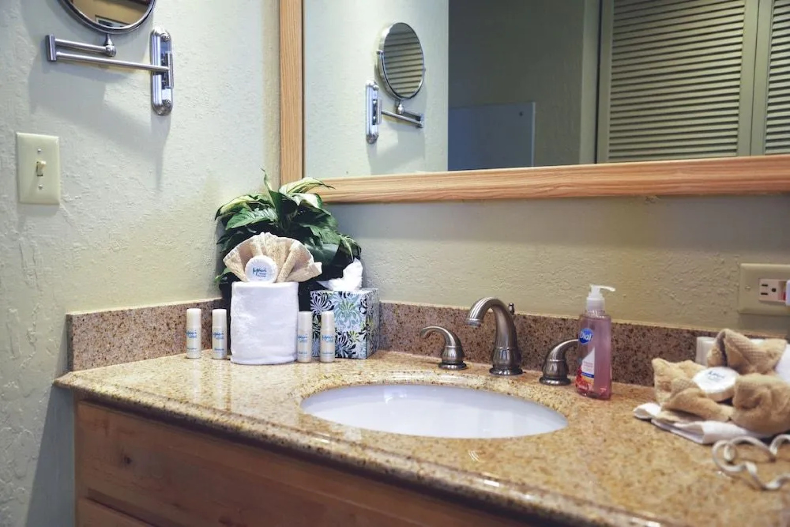 Kaanapali Shores Studio 742 Studio Bedroom Condo by RedAwning