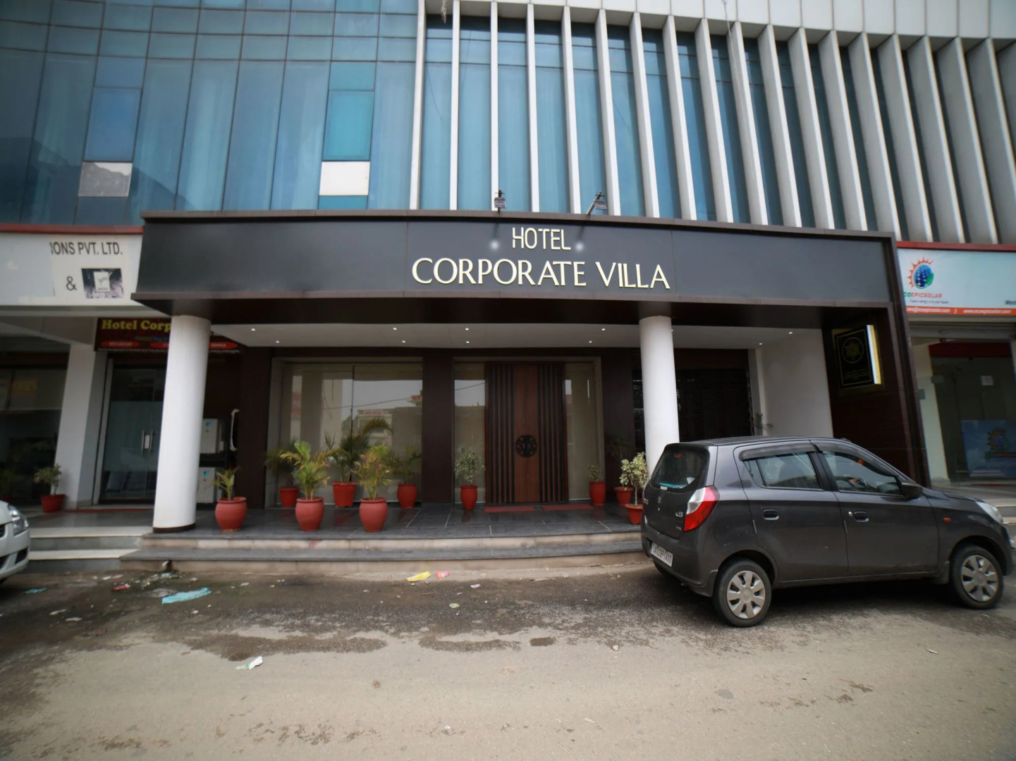 OYO 15561 Corporate Villa