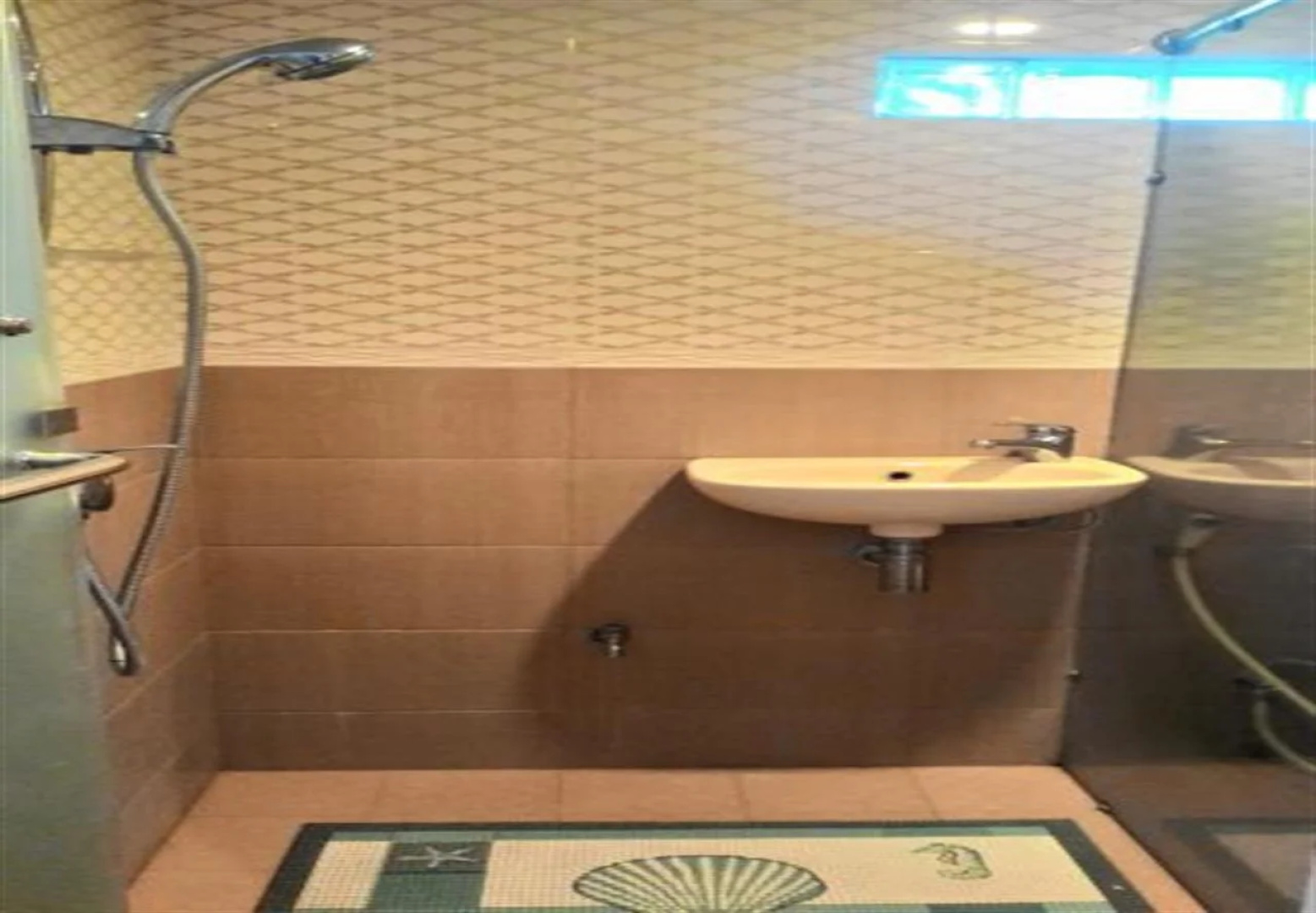 Kadek Nadhi Guest House