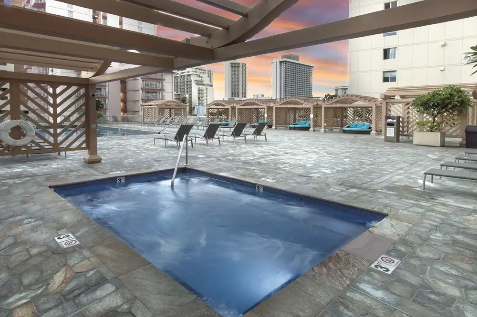 Island Colony 807 - Studio condo by RedAwning