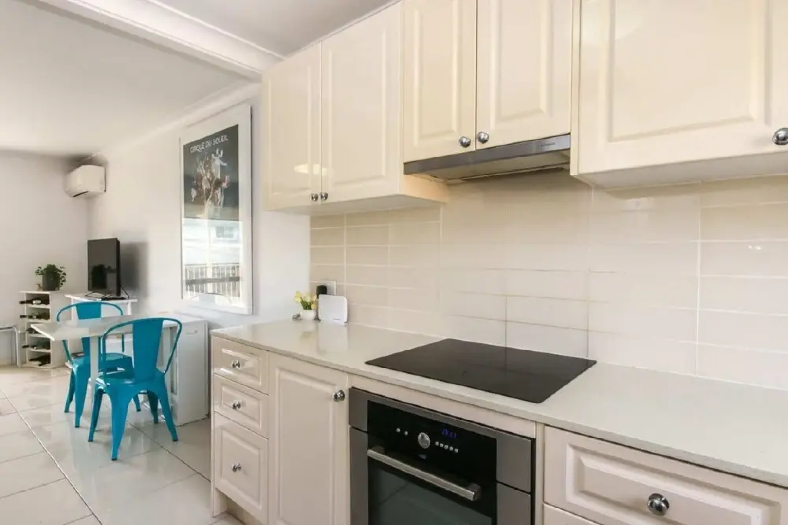 Contemporary 2 Bedroom Beachfront Apartment