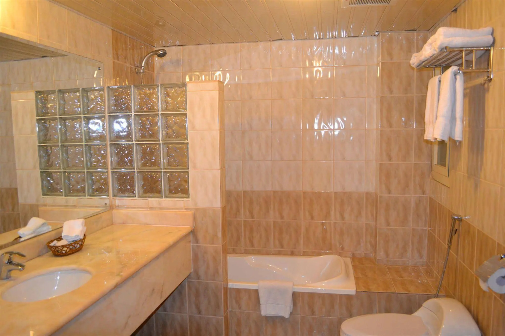 Bilqase Throne Hotel