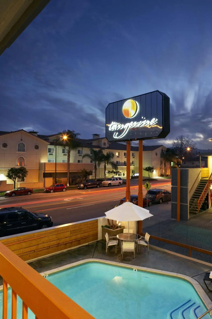 The Tangerine - A Burbank Hotel