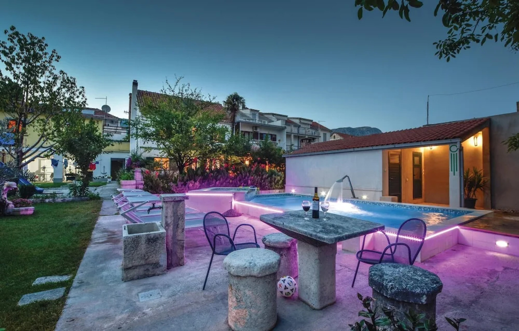 Awesome Home in Kastel Luksic With Sauna, Wifi and 6 Bedrooms