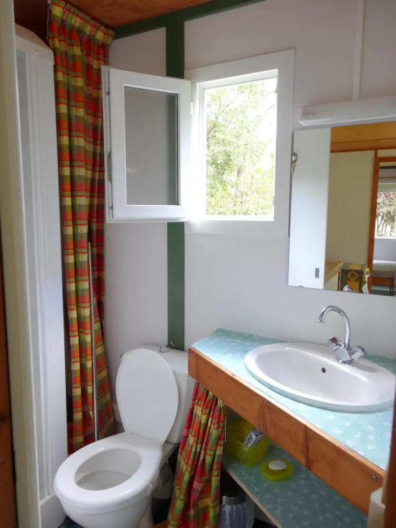 Bungalow With 2 Bedrooms in Pointe-noire, With Furnished Garden - 1 km