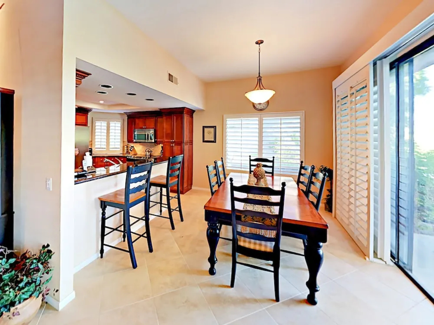 Oak Tree Condominium 3 Bedrooms 2 Bathrooms Condo