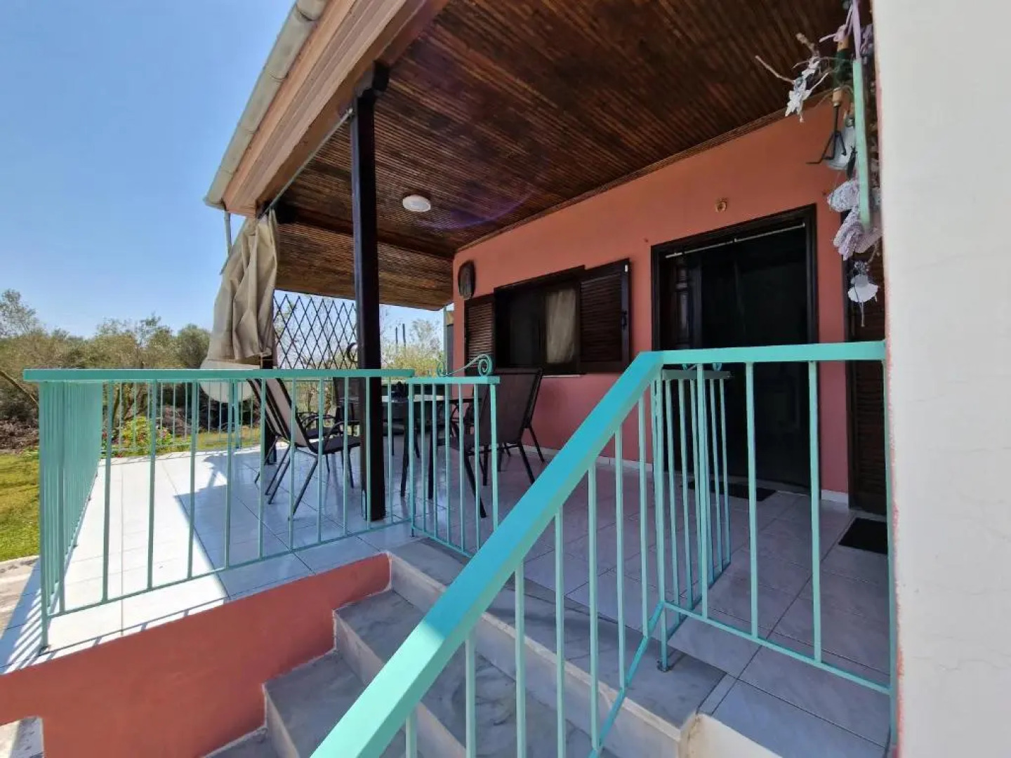 Cheerful 2 bedrooms home near the beach with parking and garden