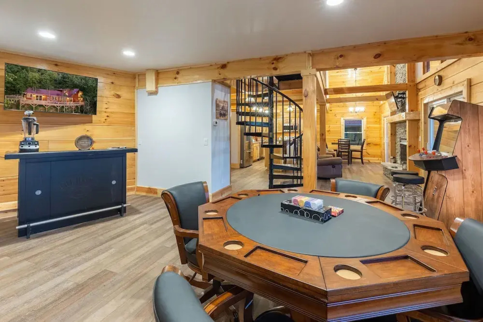 Stunning 2BR Cabin with Mountain Views