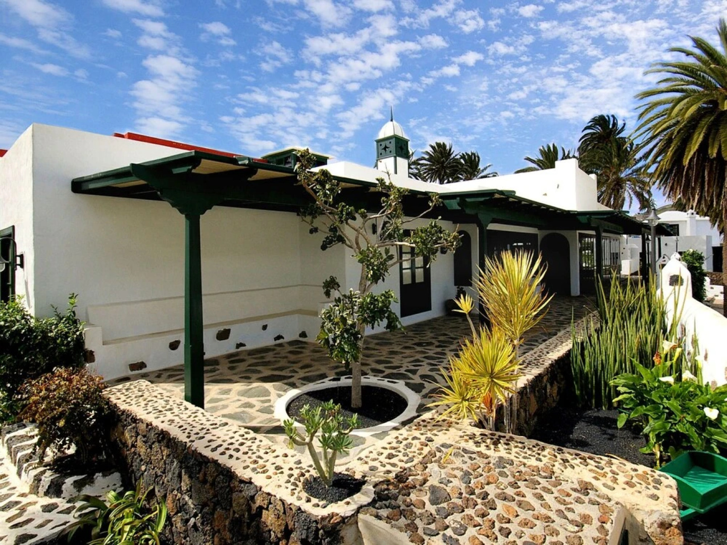 Comfortable Villa in Haría With Swimming Pool