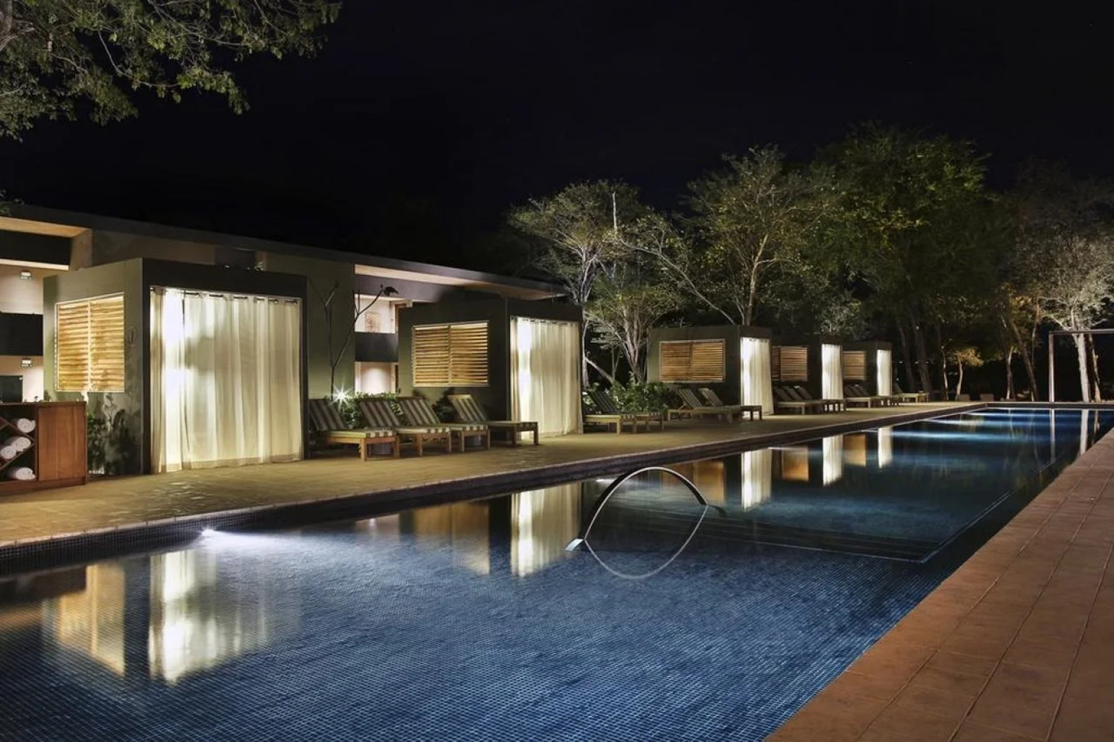 El Mangroove Papagayo, Autograph Collection