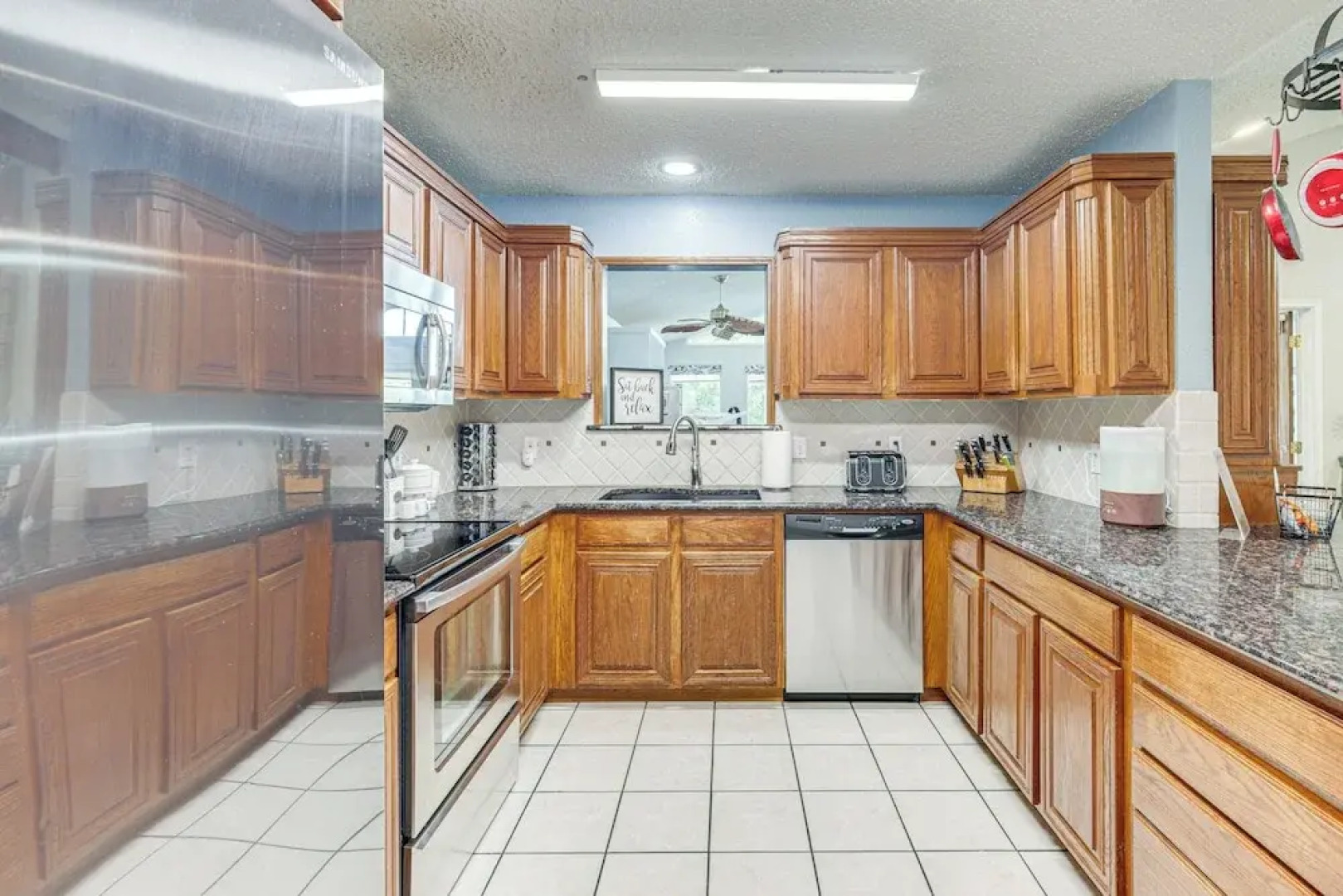 Lakefront Granbury Home w/ Dock, Decks & Hot Tub!