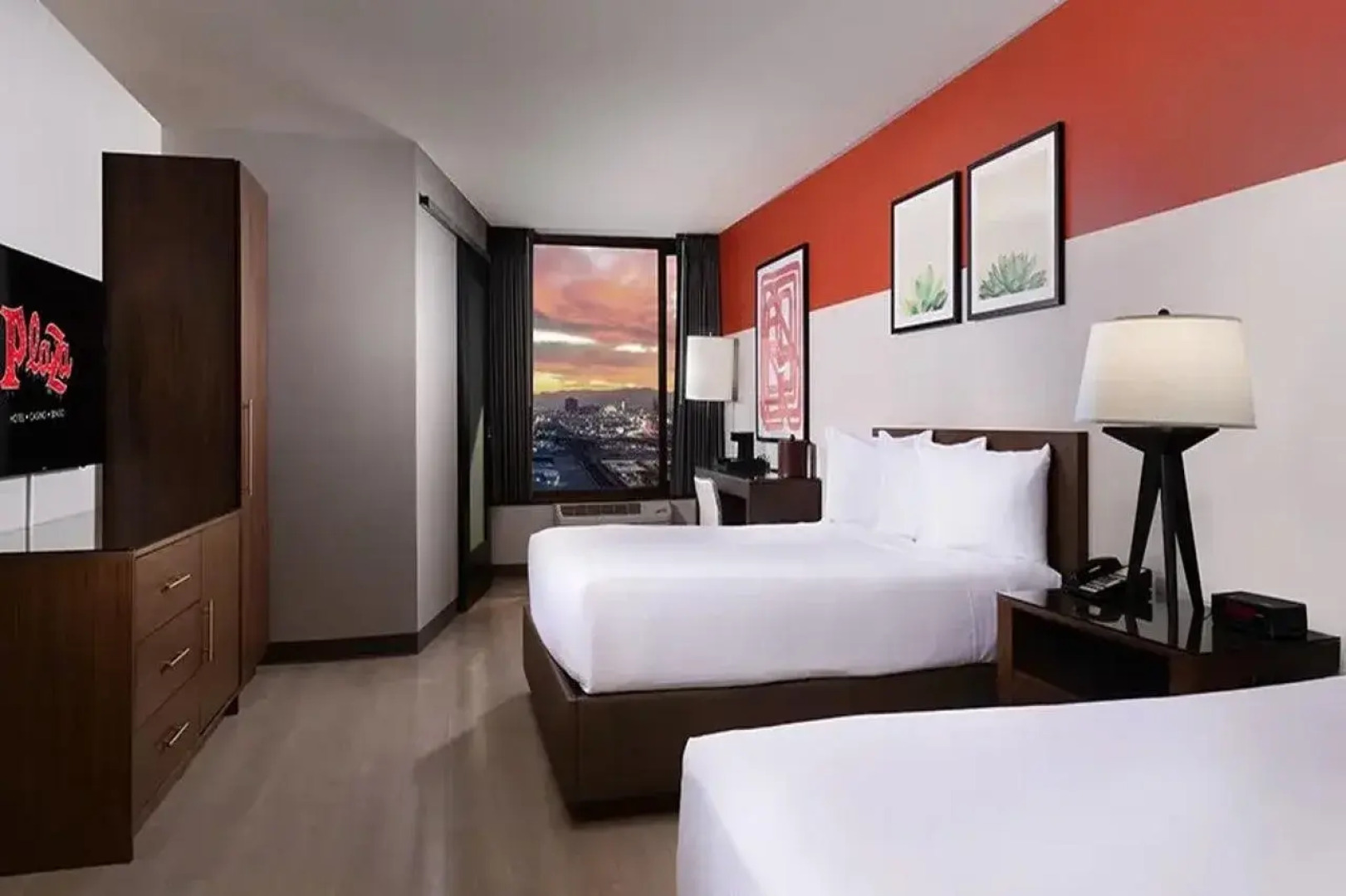 Отель Plaza and Casino