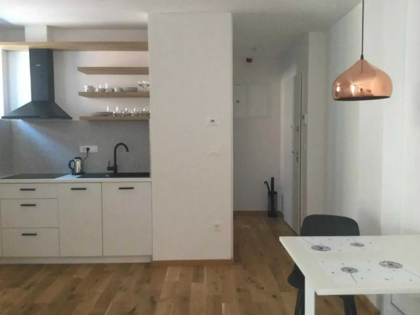 Lovely studio appartment with patio near the sea