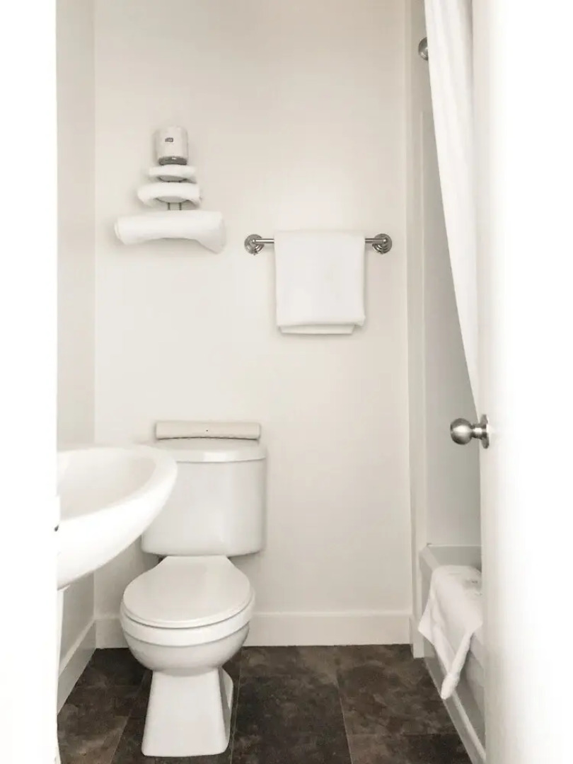 The Bayview Motel - Fort Frances, ON - Lakeside Motel