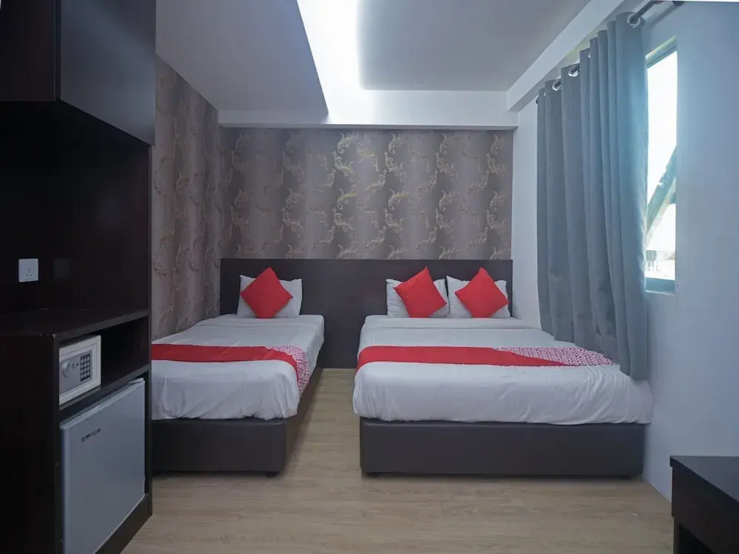 Oyo 44052 Seven Hotel