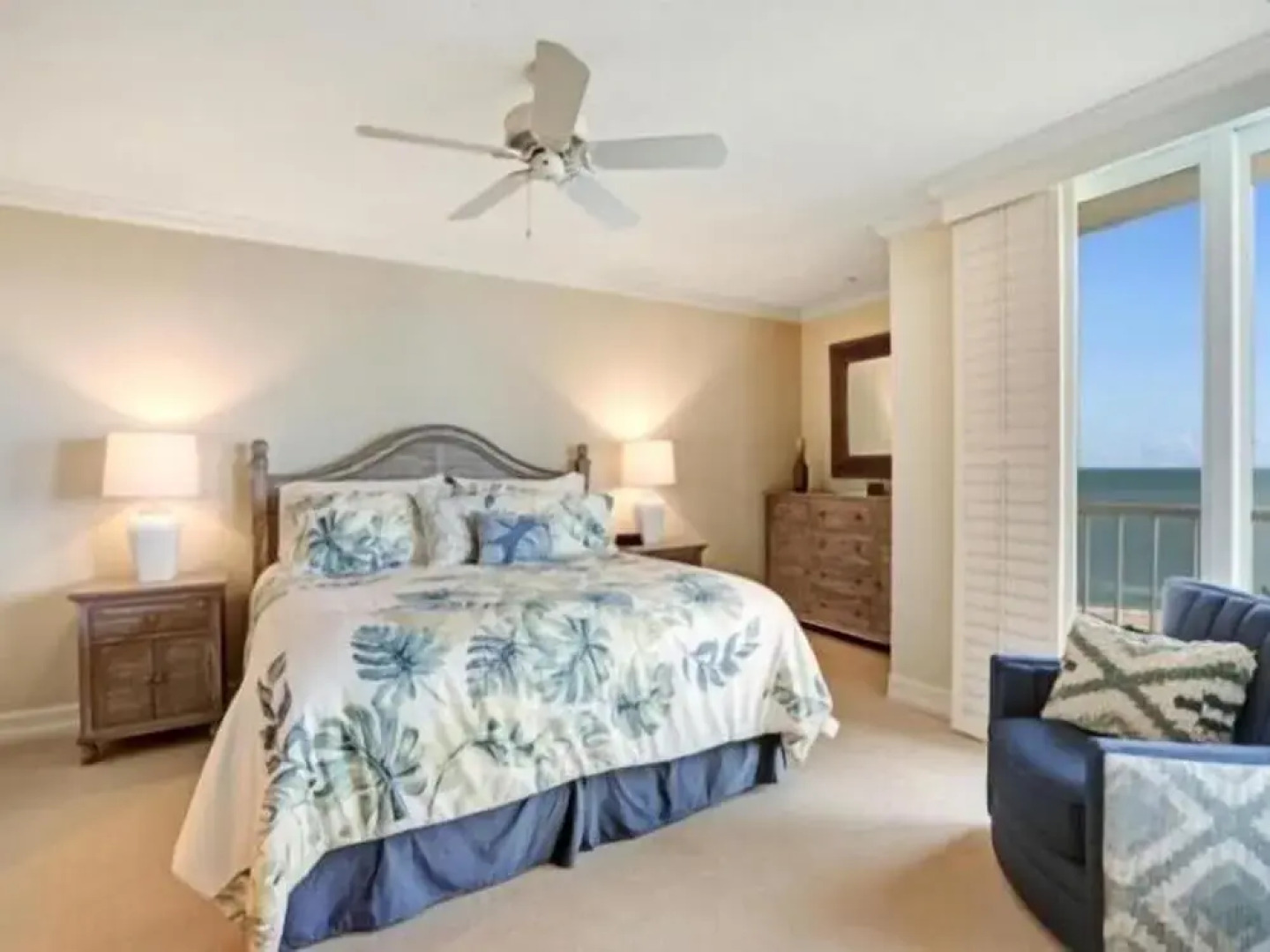 Deluxe Seaside Condo with Pool and Hot Tub by RedAwning