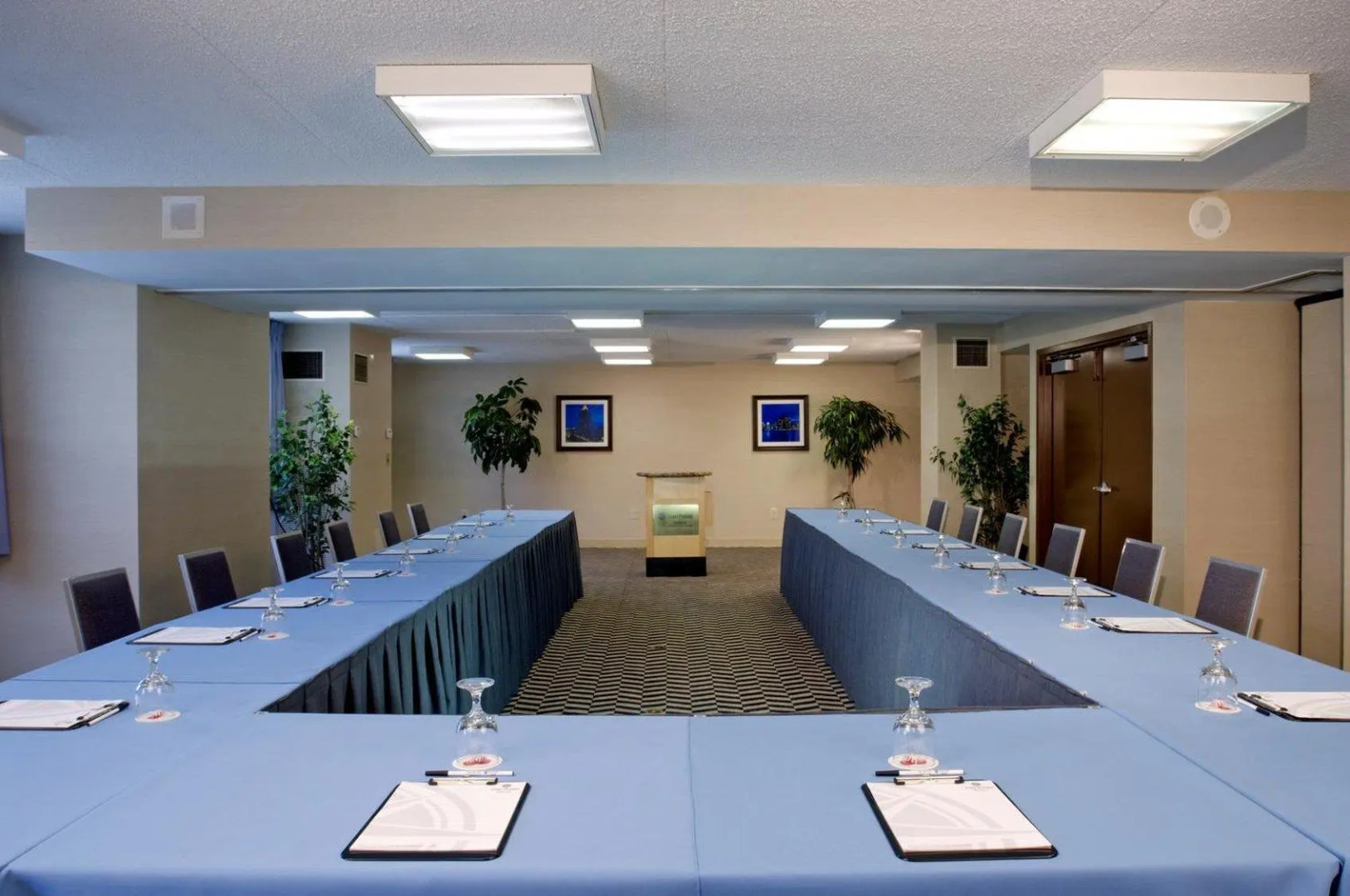 Radisson Hotel Detroit Metro Airport 