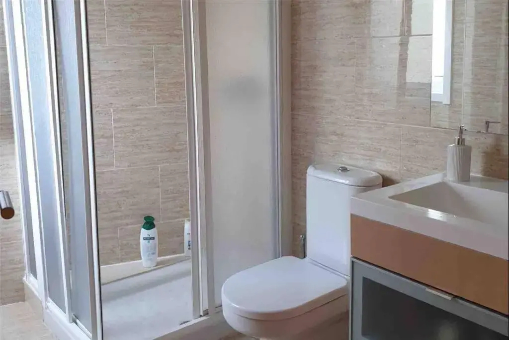 Mar azul en puerto azul