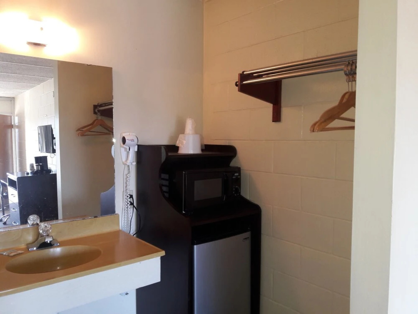 American Quality Lodge