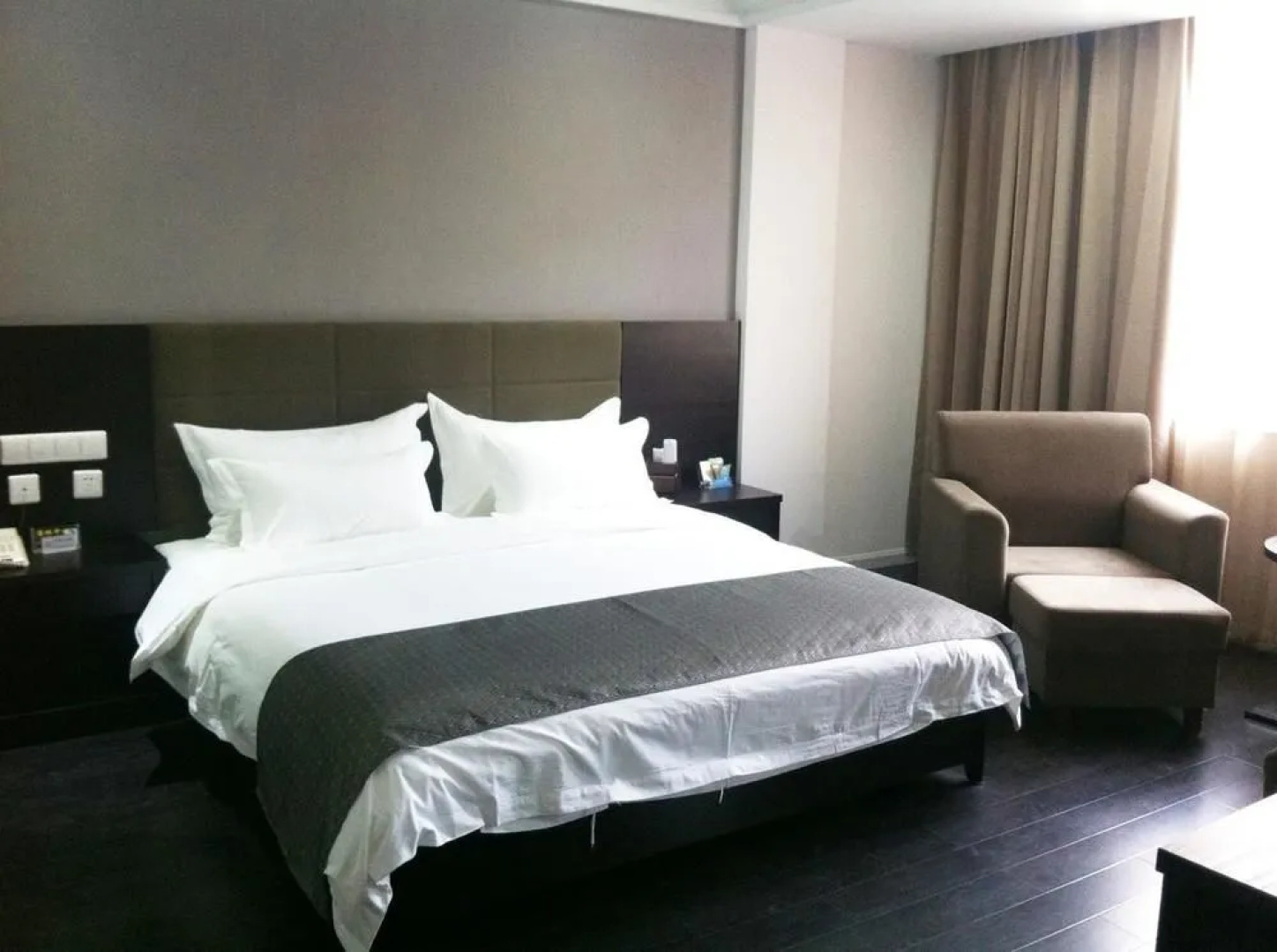 Helen The First Hotel- Mengzi