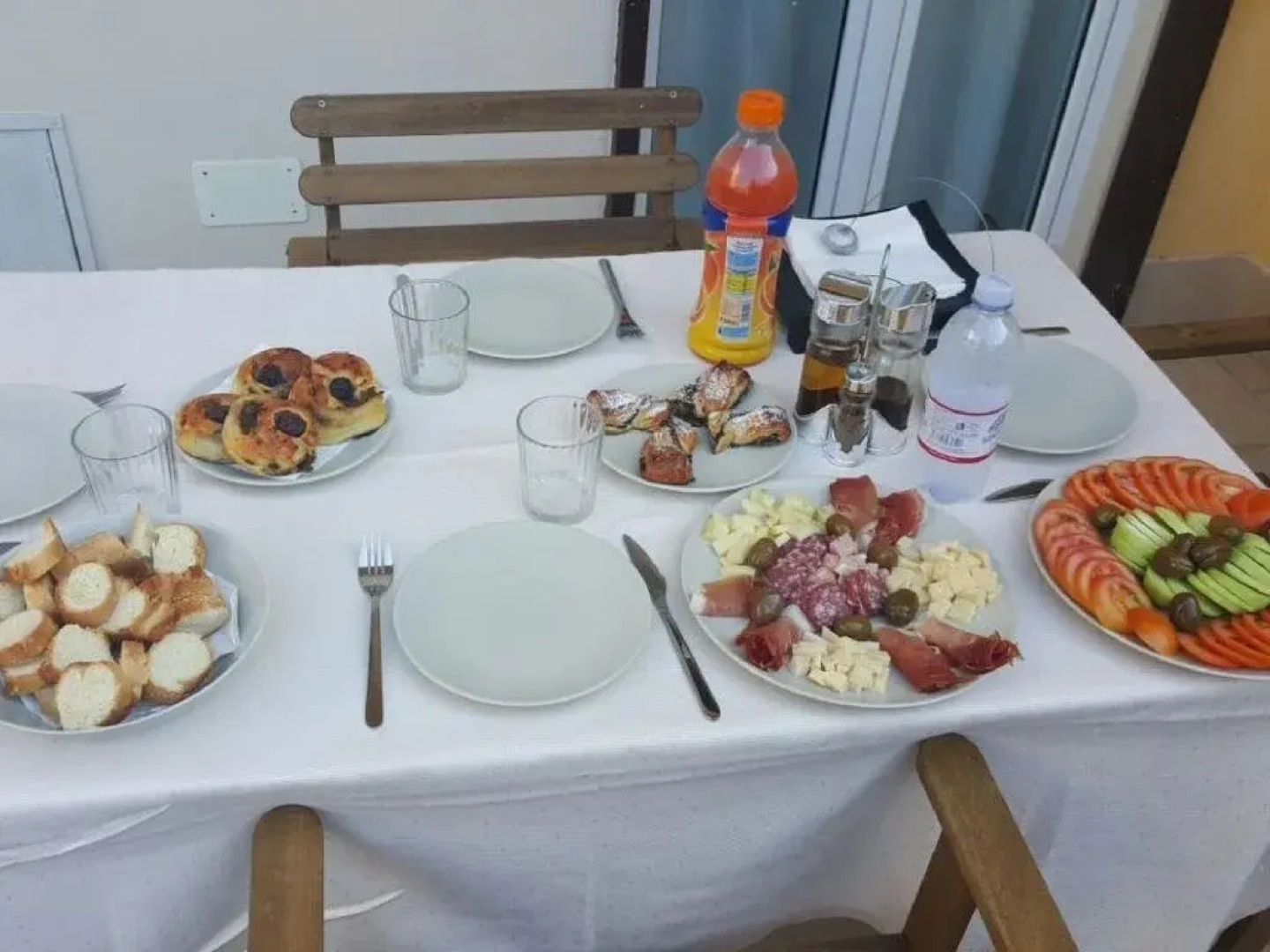 Bed & Breakfast 3Under