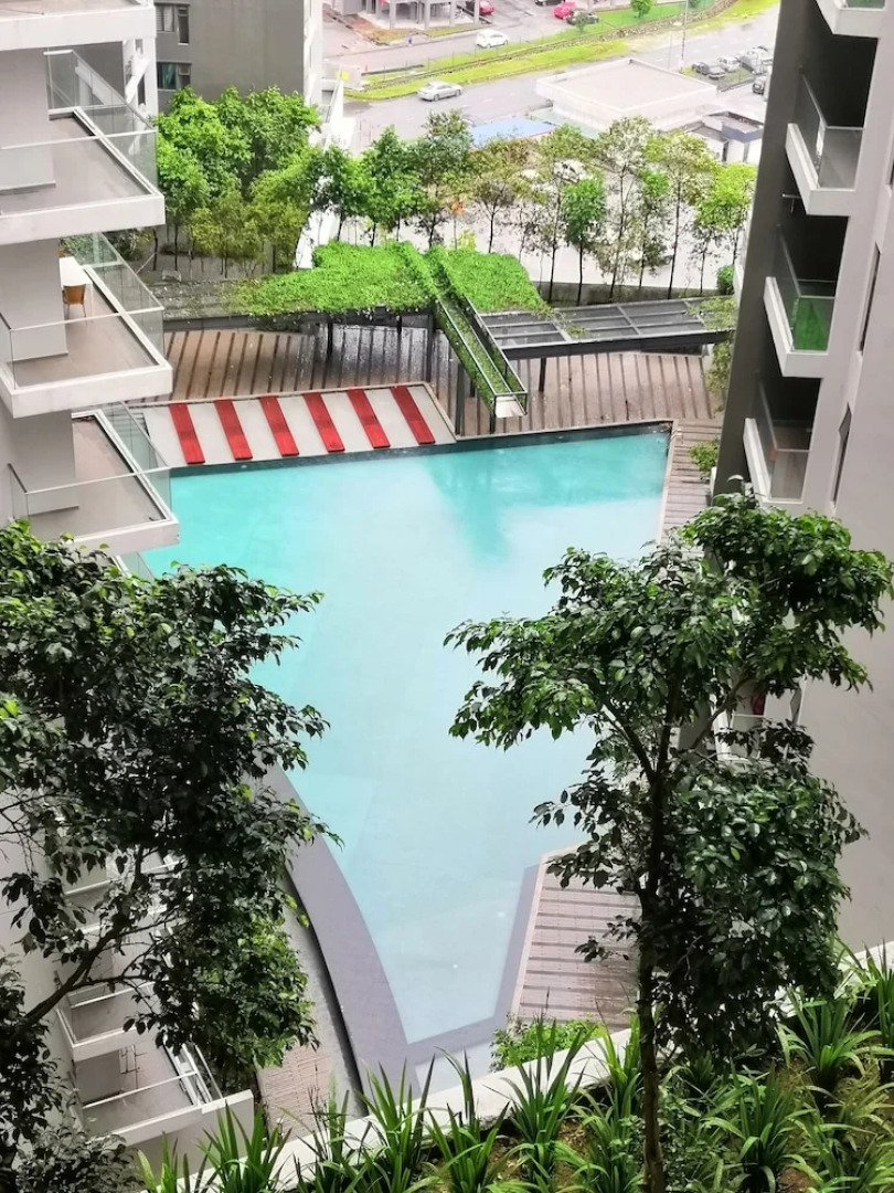 Univ 360 Cozy Apartment with Pool View