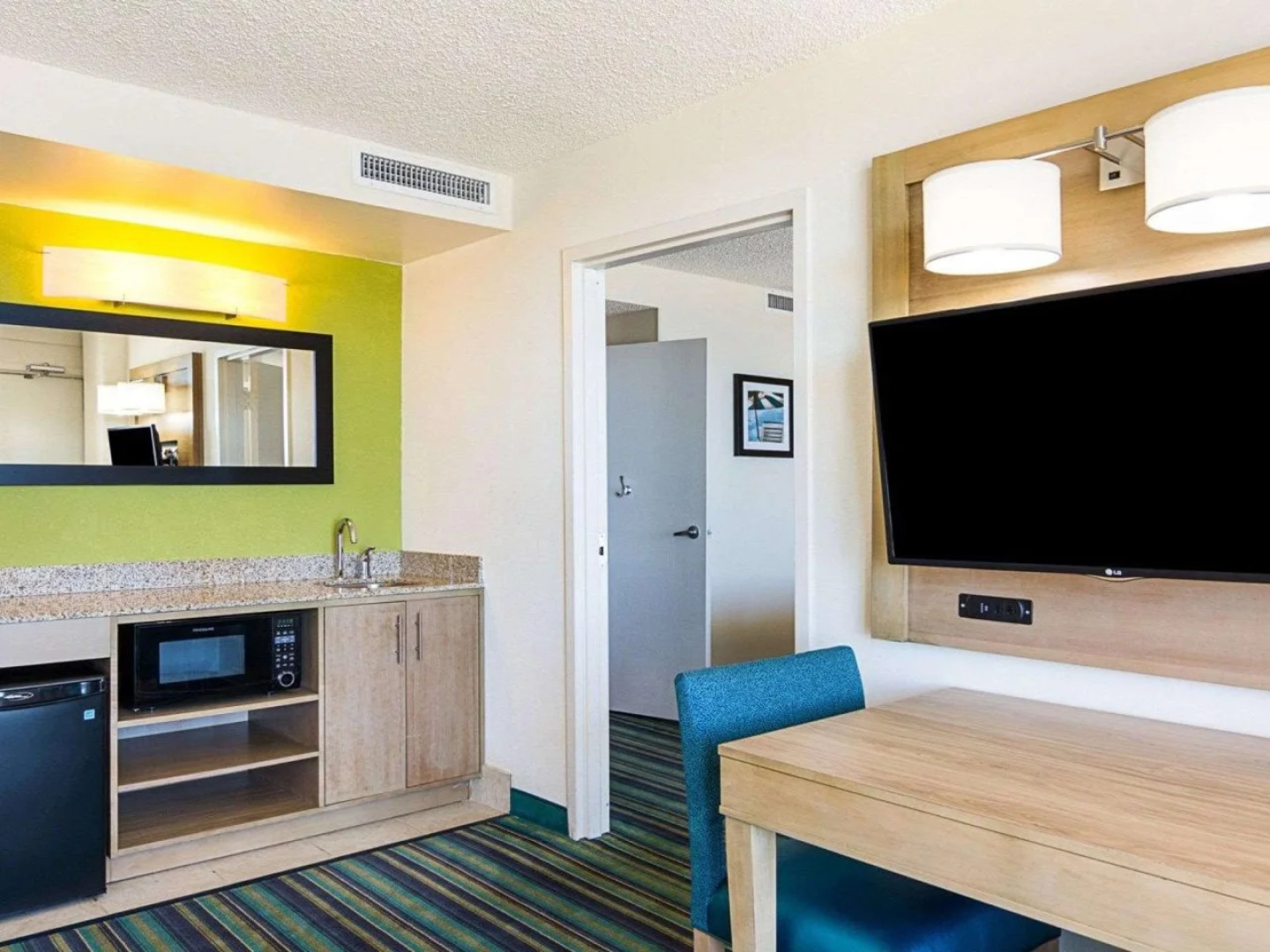 Comfort Suites Beachfront