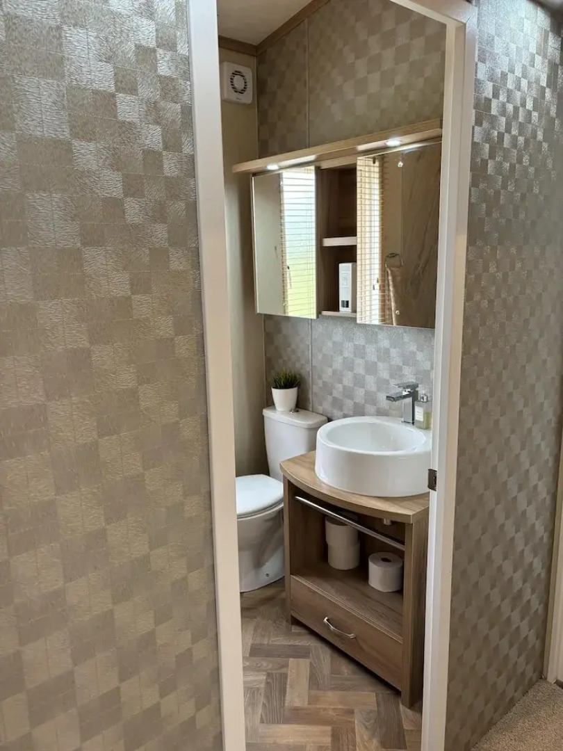 Edinburgh Lodge-sleeps 6-pet Friendly-beach&views