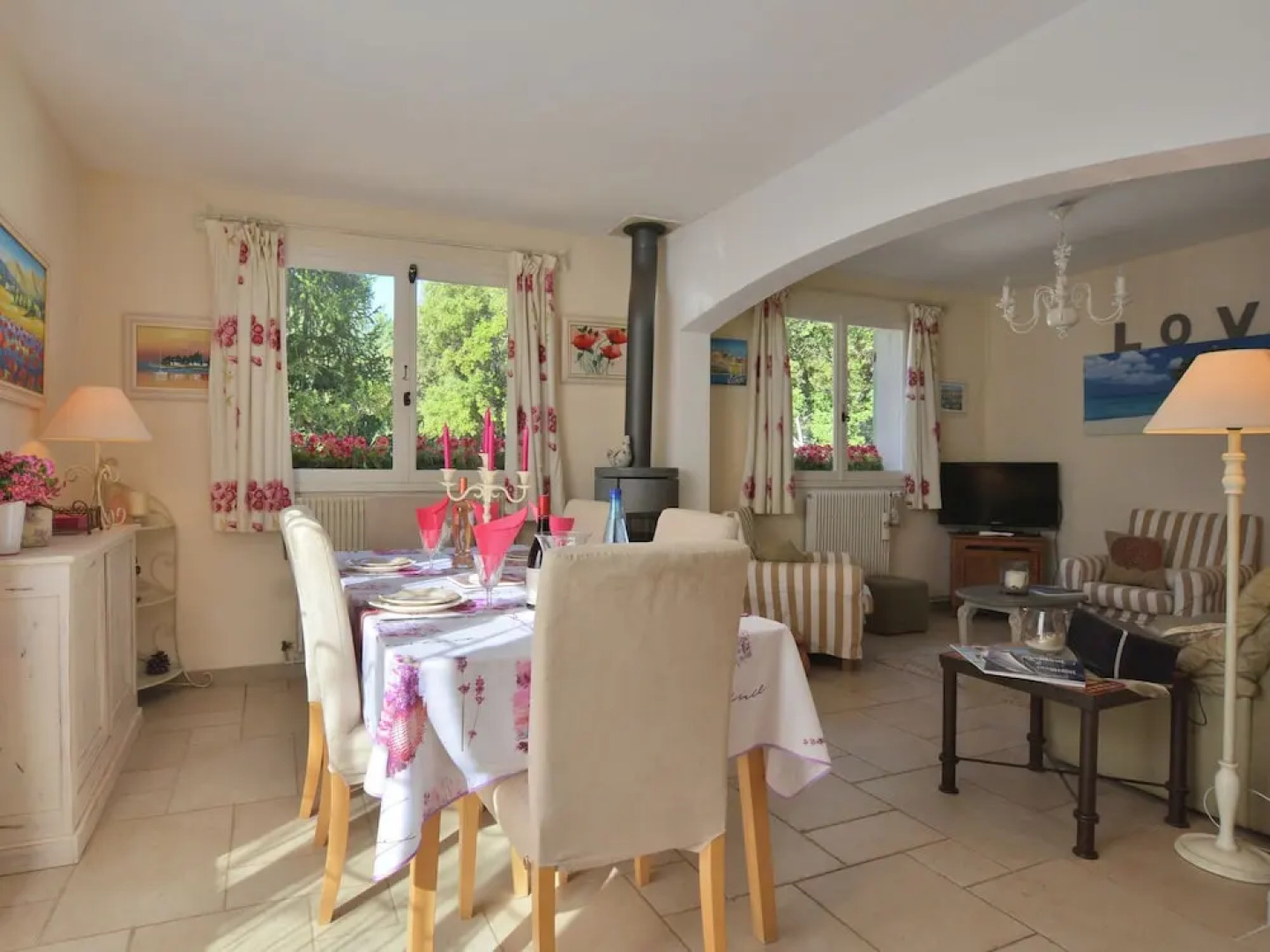 Modern Villa in Gareoult with Private Pool