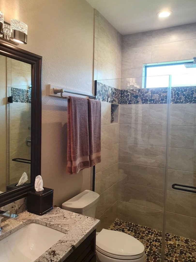 Stunning Brand NEW 3 bed Home Fabulous Pool Overlooking River