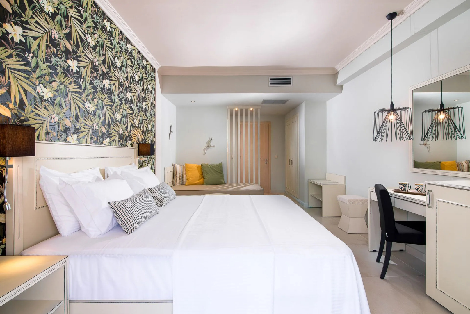 Neikos Luxury Suites