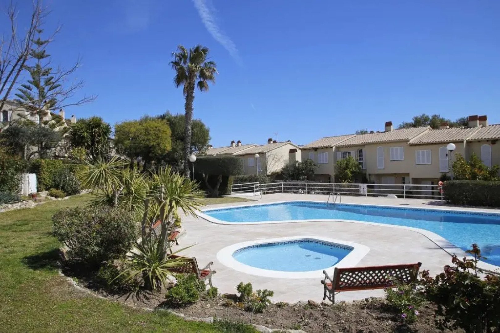 At302 mirador dels munts