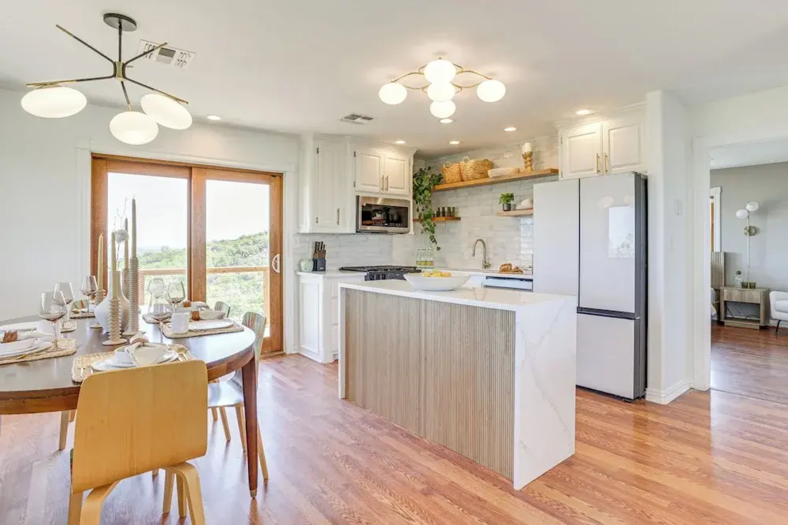 Lake Lawtonka View: Mountaintop Medicine Park Home