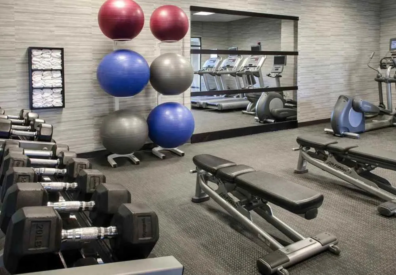 Courtyard Newark Elizabeth