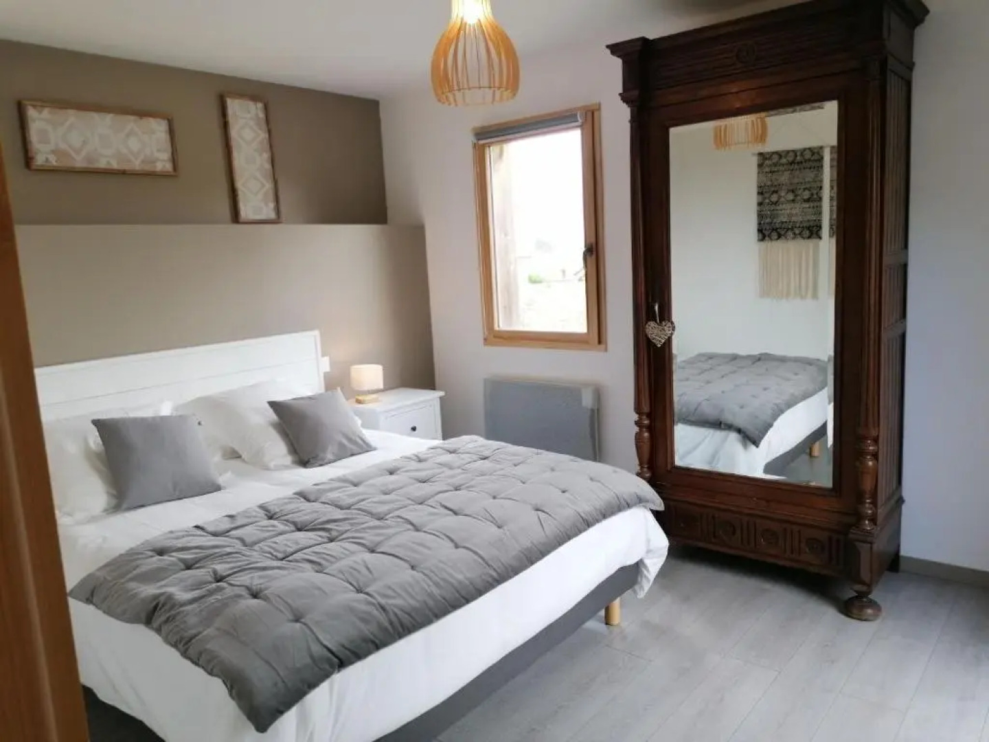 Gîte Sainte-Suzanne-et-Chammes, 4 pièces, 6 personnes - FR-1-600-151