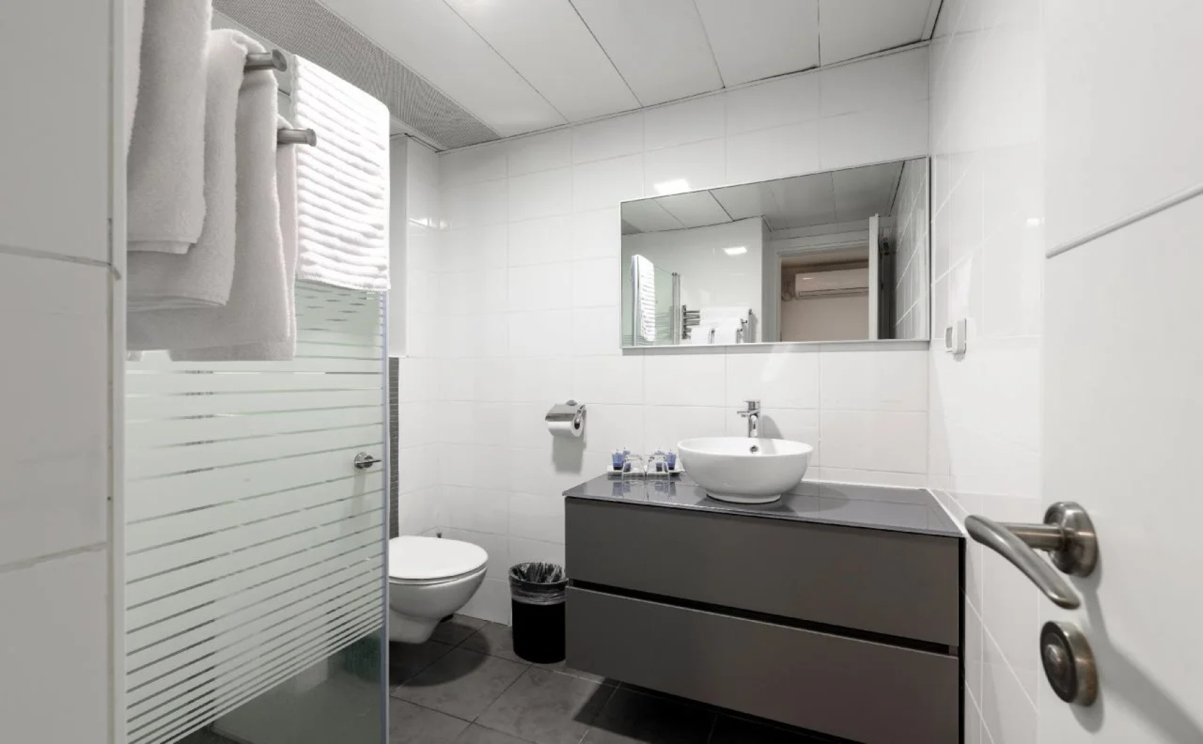 Sea Land Suites